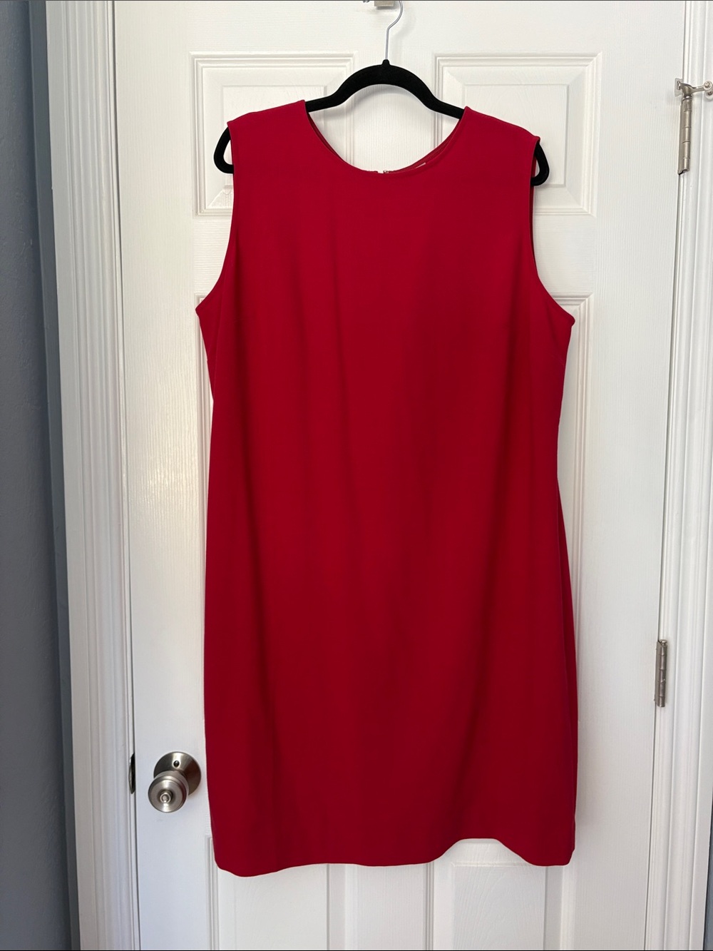 Classic Sleeveless Red Shift Dress